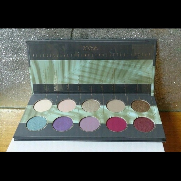 ZOEVA Gold and Black Coffee Table Book - Picture 8 of 12